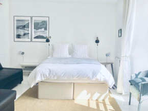 The Art Room Apartment